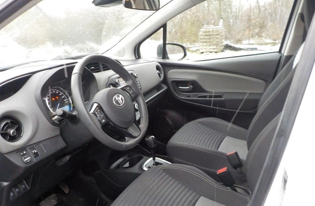 Toyota Yaris cena 34900 przebieg: 30137, rok produkcji 2018 z Ożarów Mazowiecki małe 326
